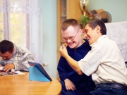 https://lmse-ppd.lemediasocial-emploi.fr/media/cache/resolve/articles_thumbnail/uploads/images/articles-small/5bc76538de261_Travailler%20en%20MAS%20ou%20FAM.jpeg