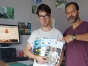 https://lmse-ppd.lemediasocial-emploi.fr/media/cache/resolve/articles_thumbnail/uploads/images/articles-small/6181a9c017083_Moniteur%20atelier%20Esat%20M.%20Ganga%20et%20salari%C3%A9%202.jpg